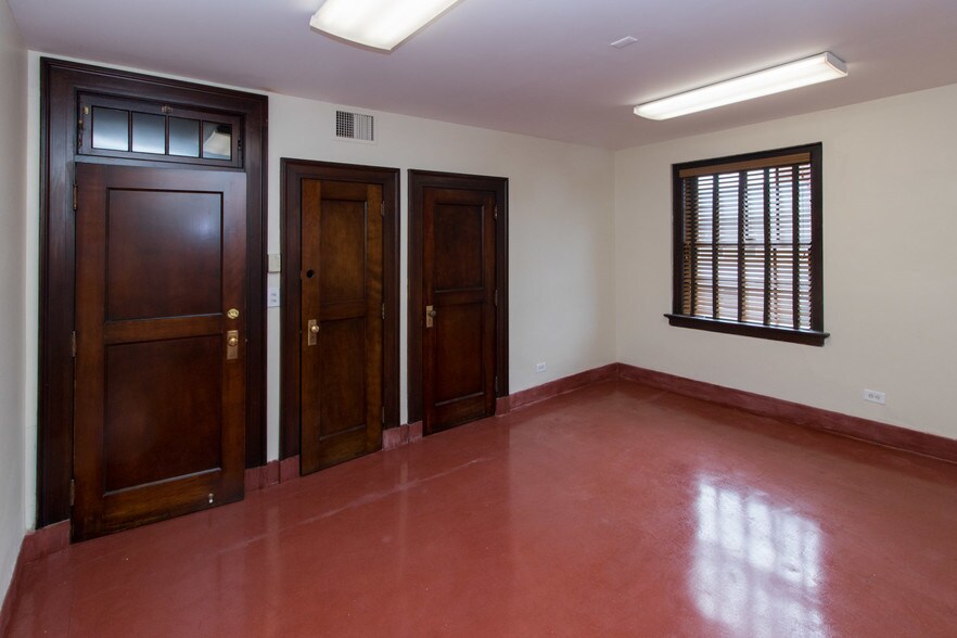 More Photos Of 135 Clarence St, Bridgeport Office For Sale