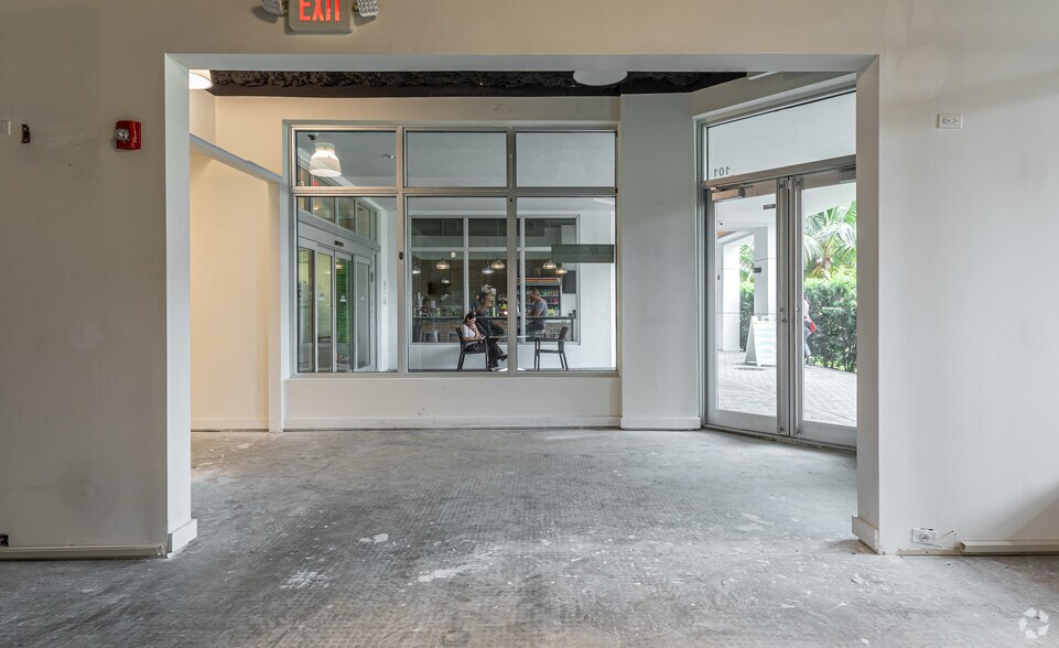 More Photos Of 323 Sunny Isles Blvd, Sunny Isles Beach Office For Lease