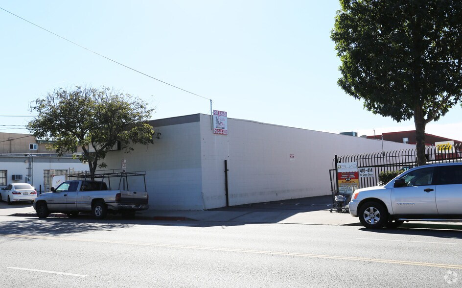 More Photos Of 400-402 W Chevy Chase Dr, Glendale Manufacturing For Lease