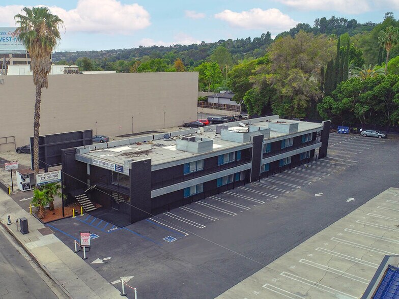 More Photos Of 16218 Ventura Blvd, Encino Loft Creative Space For Lease