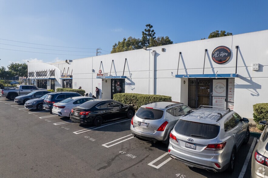 More Photos Of 901 W Victoria St, Compton Unknown For Lease