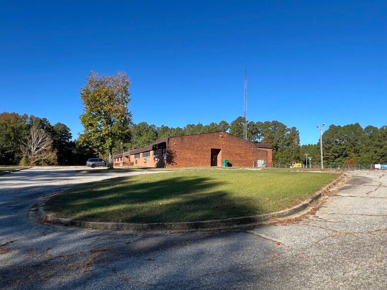 More Photos Of 704 State Road S-13-680, Jefferson Manufacturing For Lease