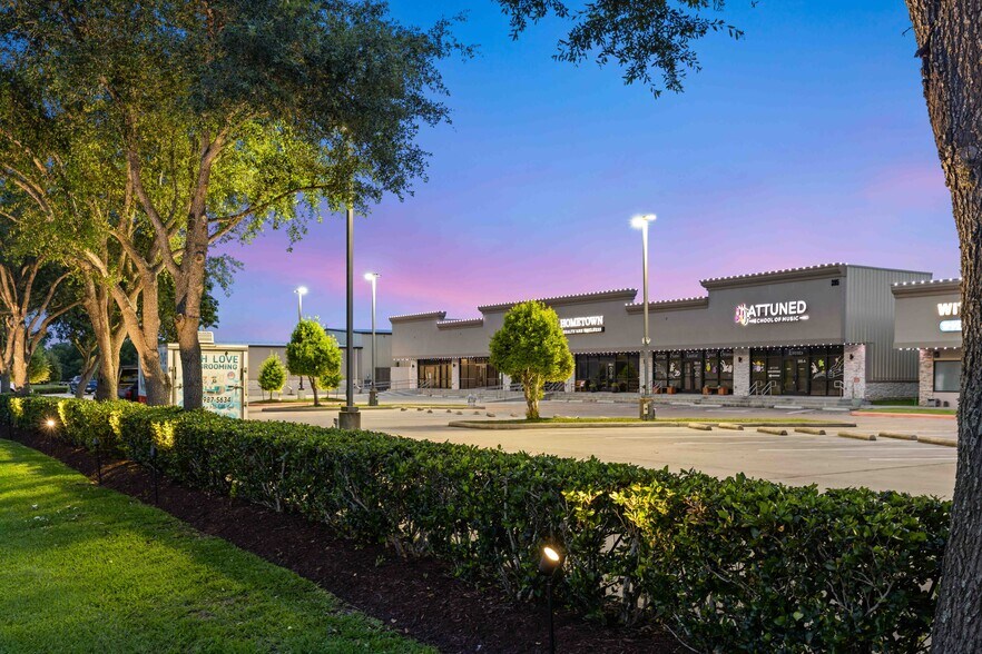 More Photos Of 395 Columbia Memorial Parkway, Kemah Storefront Retail Office For Lease