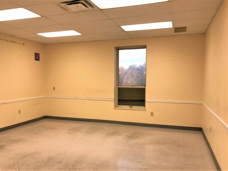 More Photos Of 600 E Dayton-Yellow Springs Rd, Fairborn Office For Sale