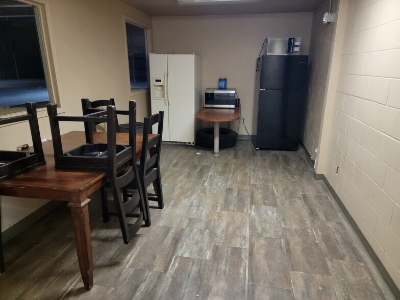 More Photos Of 3701 S Western Ave, Sioux Falls Warehouse For Lease