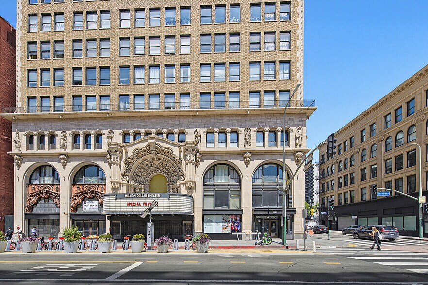 More Photos Of 311 S Broadway, Los Angeles Apartments For Lease
