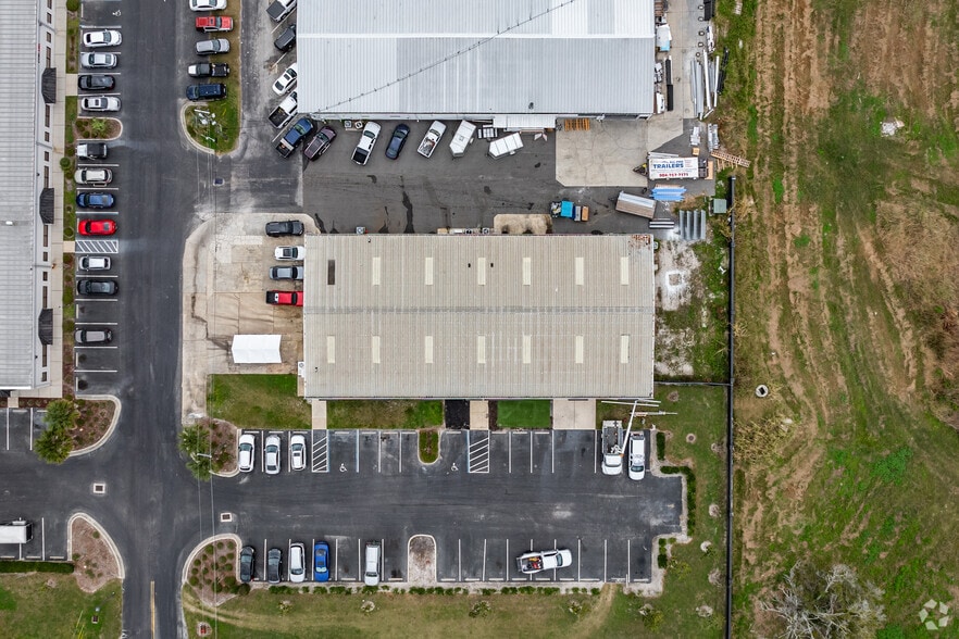 More Photos Of 909 S Charles Richard Beall Blvd, Debary General Retail For Lease