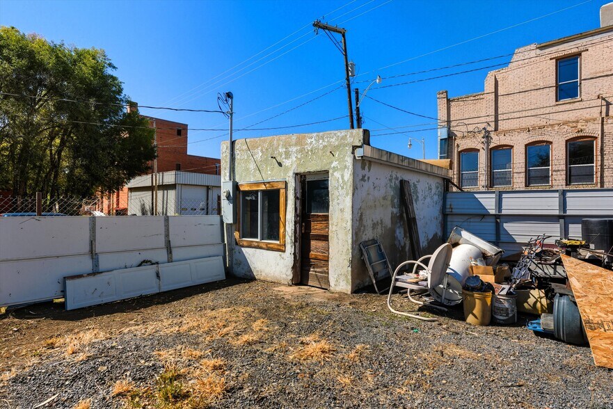 More Photos Of 201 N 2nd St, Raton Auto Repair For Sale