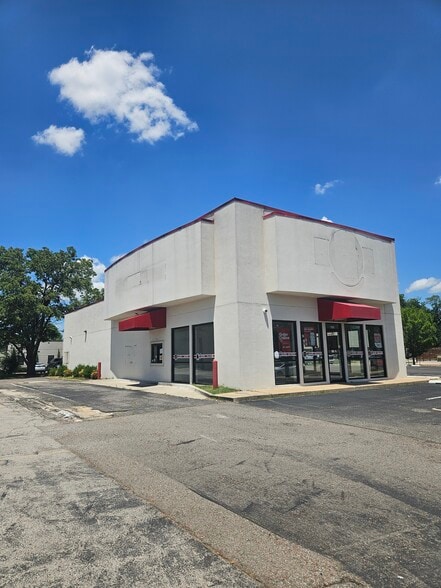 Primary Photo Of 1805 W Main St, Norman Storefront For Lease