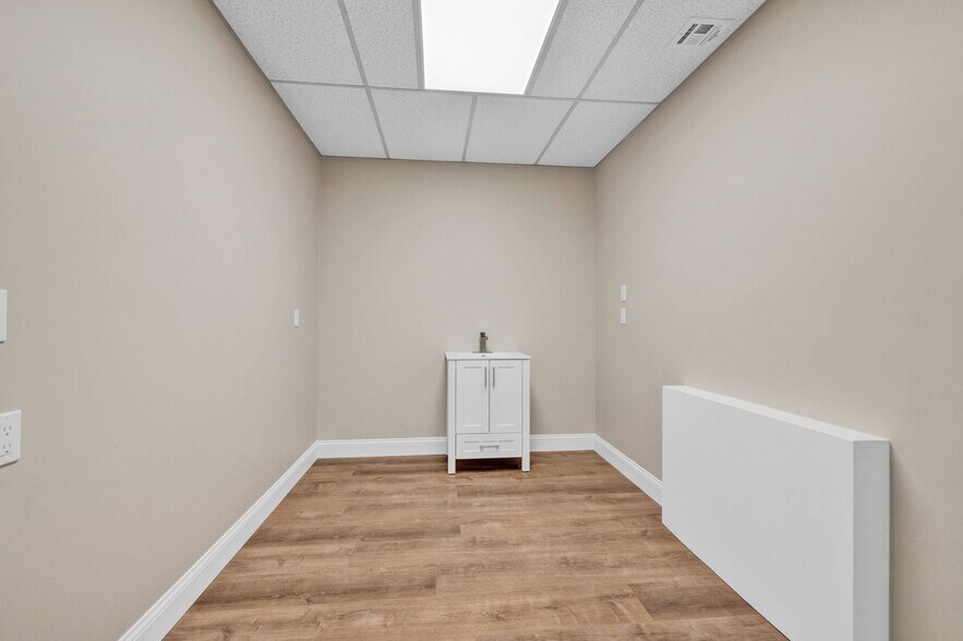 More Photos Of 215 Old Tappan Rd, Old Tappan Medical For Lease