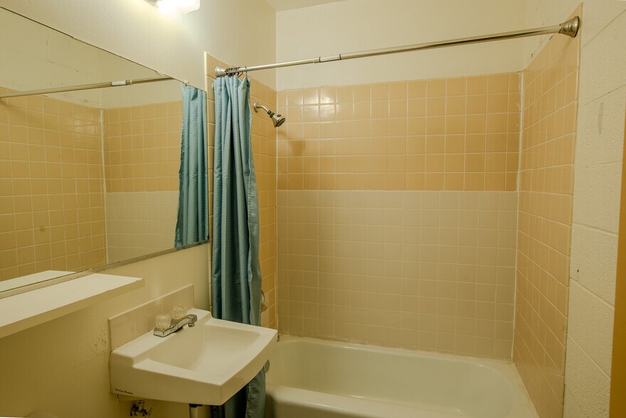 More Photos Of 1220 E Second St, Winslow Apartments For Sale