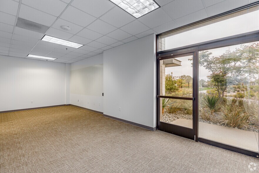 More Photos Of 11011 N Torrey Pines Rd, La Jolla Research And Development For Lease