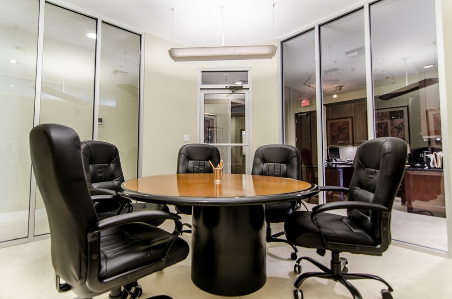 More Photos Of 862-868 102nd Ave N, Naples Office For Sale