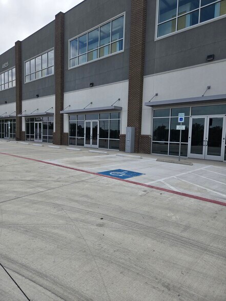 More Photos Of 4925 Denton Hwy, Haltom City Self Storage For Lease