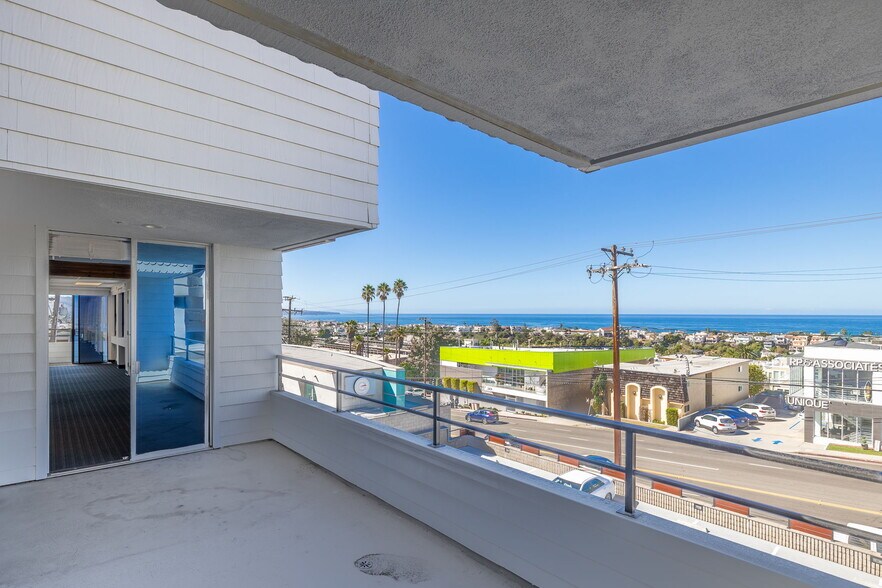 More Photos Of 2200 Pacific Coast Hwy, Hermosa Beach Office For Lease