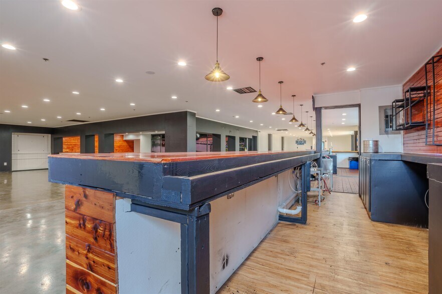 More Photos Of 4840 Hatch Blvd, Muscle Shoals Restaurant For Sale