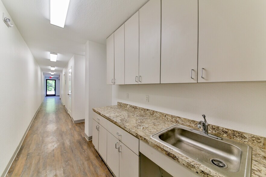 More Photos Of 423 S 8th St, La Porte Distribution For Lease