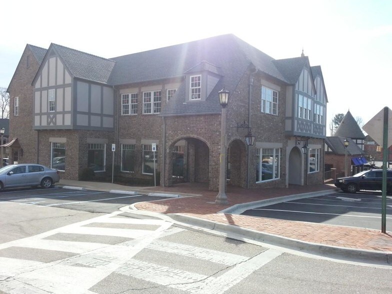 Primary Photo Of 2003 Cahaba Rd, Mountain Brook Freestanding For Lease
