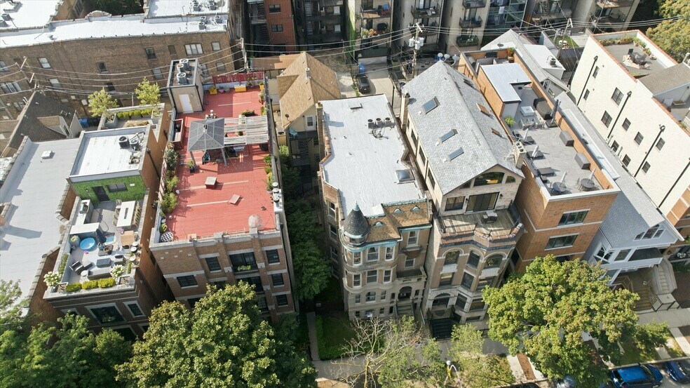 More Photos Of 905 W Fletcher St, Chicago Apartments For Sale