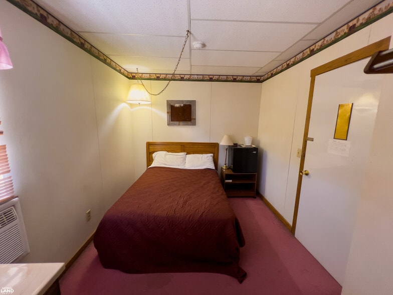 More Photos Of 102 S Main Ave, Hyannis Hotel For Sale