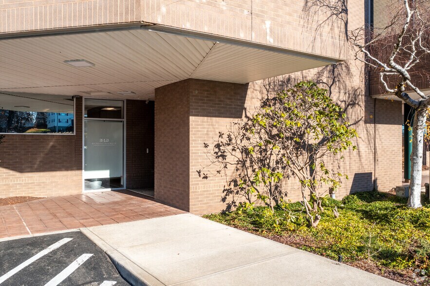 More Photos Of 1 Post Rd, Fairfield Office For Sale