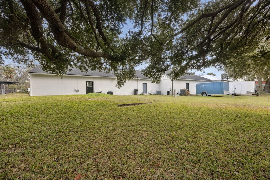 More Photos Of 1637-1643 S 8th St, Fernandina Beach Storefront For Sale