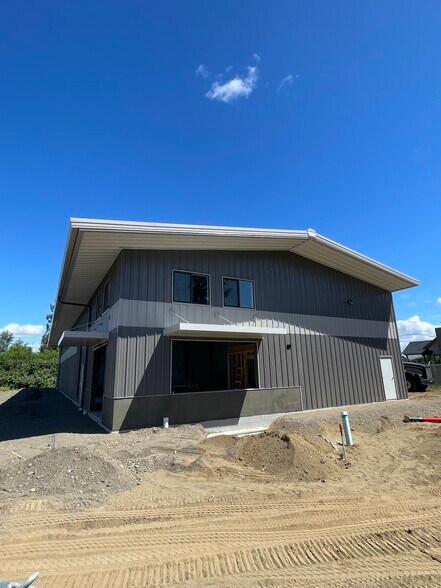More Photos Of 134 Advance Ct, Lynden Warehouse For Lease