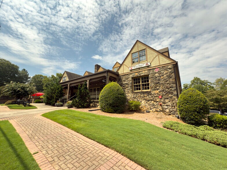 More Photos Of 590 Mimosa Blvd, Roswell Restaurant For Lease