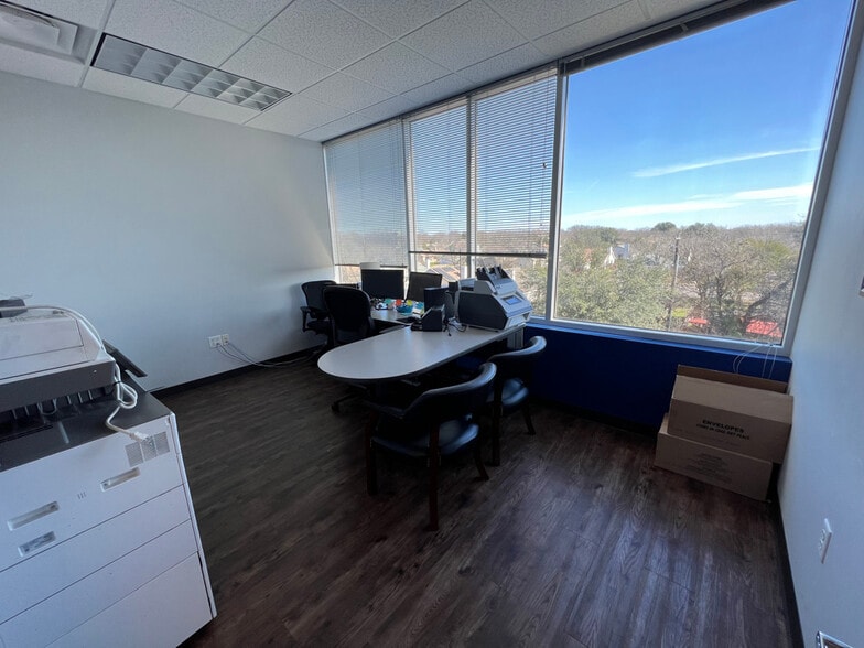 More Photos Of 12319 N Mopac Expy, Austin Medical For Sale