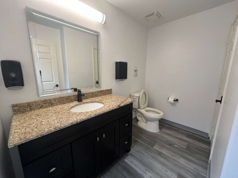 More Photos Of 1715 Northpark Dr, Kingwood Storefront For Lease