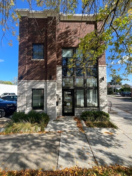 More Photos Of 18450 Mack Ave, Grosse Pointe Freestanding For Lease