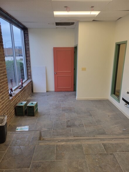 More Photos Of 223 Interstate Rd, Addison Light Manufacturing For Sale