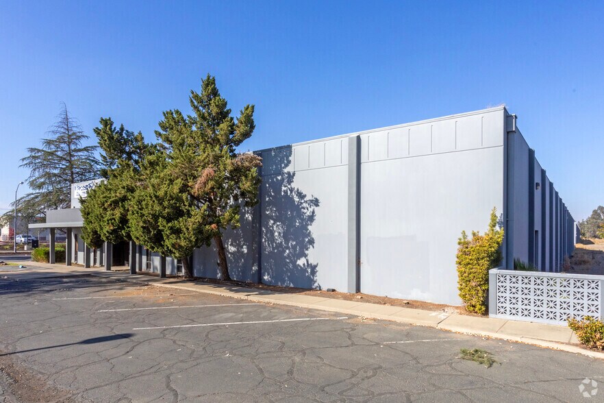 More Photos Of 1985 W Olive Ave, Merced Warehouse For Lease
