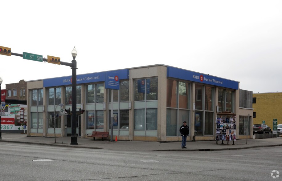 Primary Photo Of 727 17th Ave SW, Calgary Bank For Lease