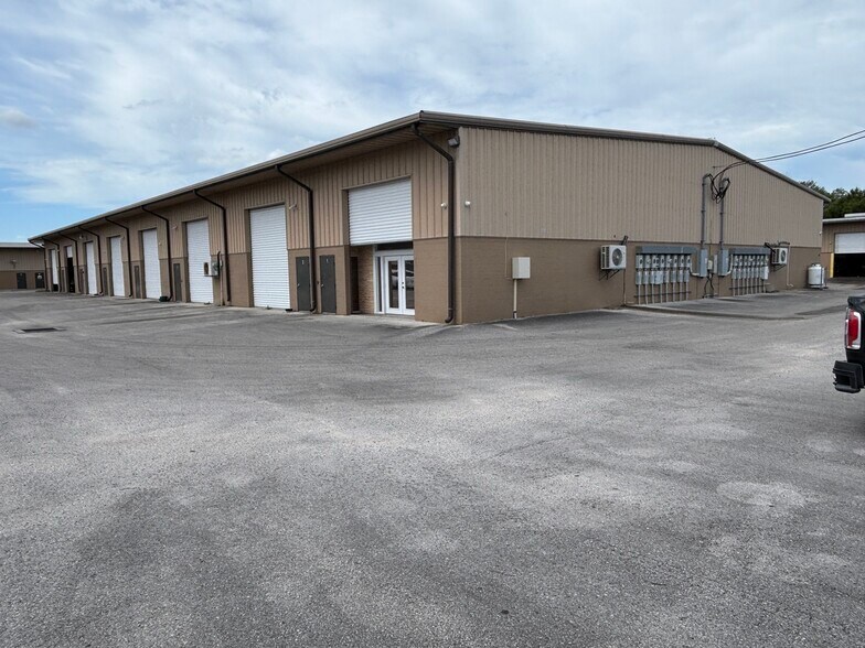 More Photos Of 121 Anclote Blvd, Tarpon Springs Industrial For Lease