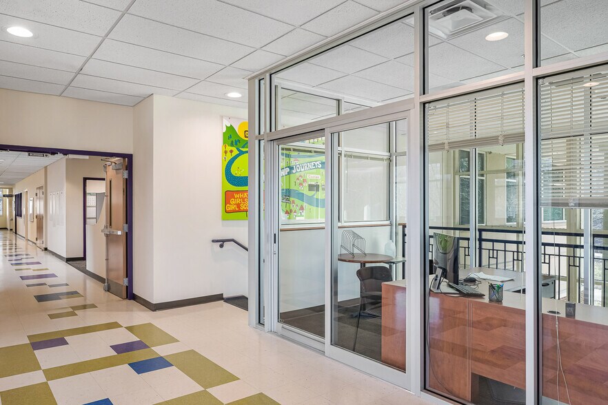 More Photos Of 2115 Lexington Rd, Louisville Office For Sale