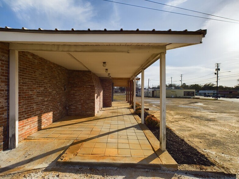 More Photos Of 788 N Daleville Ave, Daleville Lodge Meeting Hall For Sale