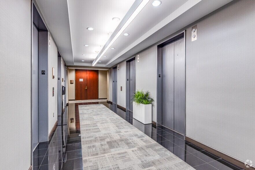 More Photos Of 111 N Orange Ave, Orlando Office For Lease