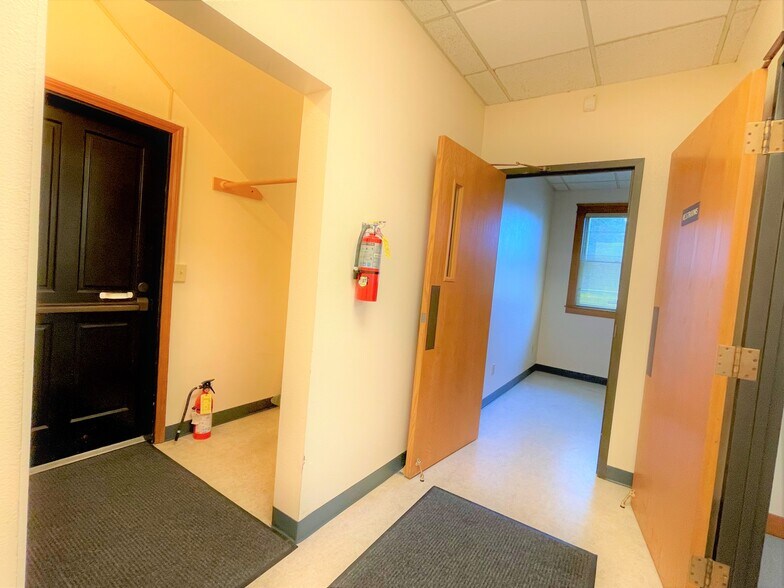 More Photos Of 18660 Sw Boones Ferry Rd, Tualatin Office For Lease