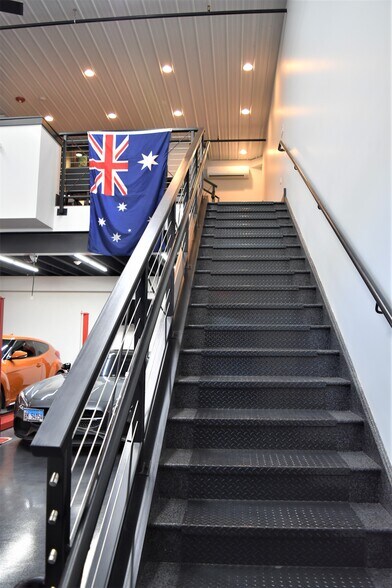 More Photos Of 2108-2260 Ferry Rd, Naperville Showroom For Sale