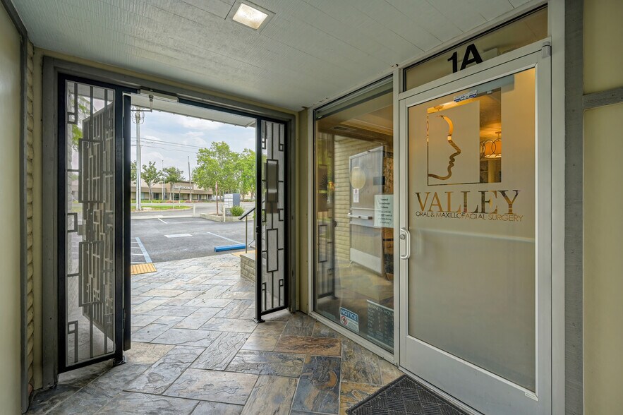 More Photos Of 2398 Fair Oaks Blvd, Sacramento Office For Sale