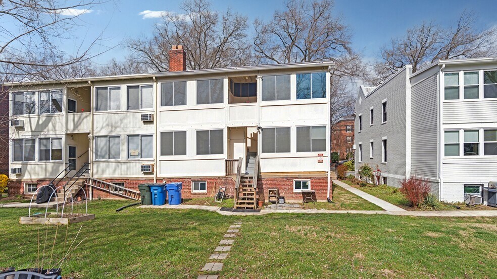 More Photos Of 4482 MacArthur Blvd NW, Washington Apartments For Sale