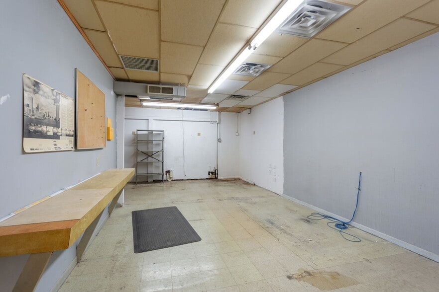 More Photos Of 13963 Timber Way, Timberville Office For Lease