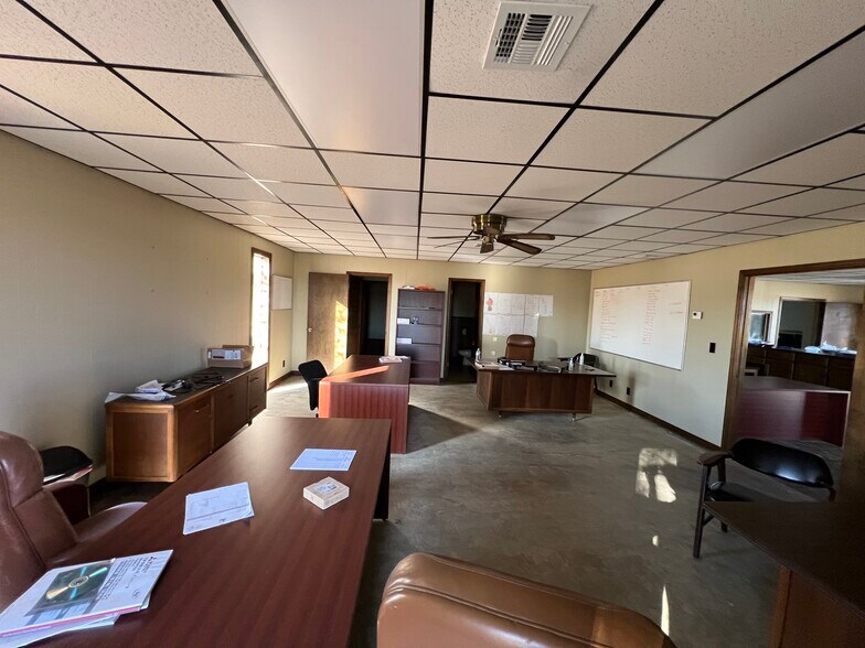 More Photos Of 601 Truck Byp, Drumright Warehouse For Sale