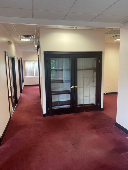 More Photos Of 21701 Merrick Blvd, Springfield Gardens Storefront Retail Office For Lease