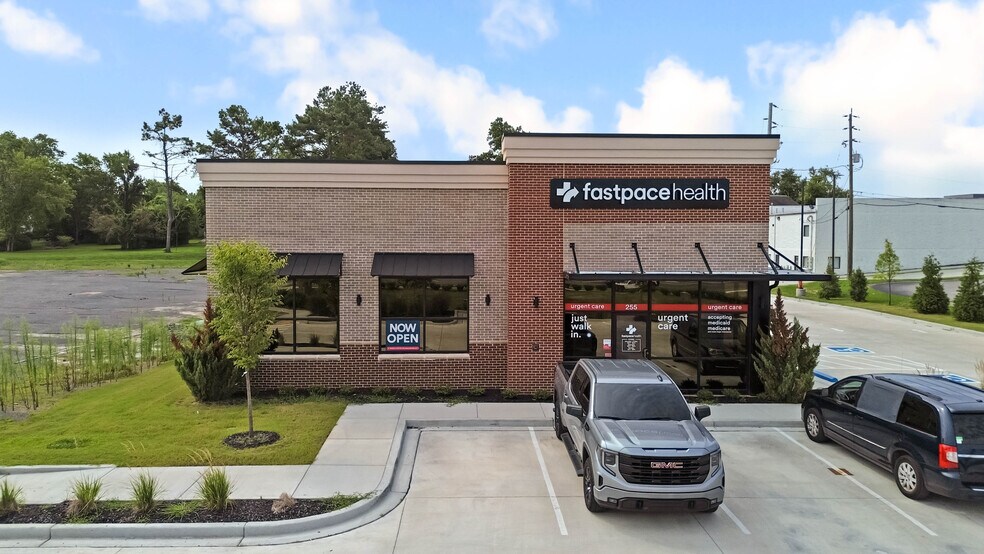 Primary Photo Of 255 E Main St, Hendersonville Medical For Sale