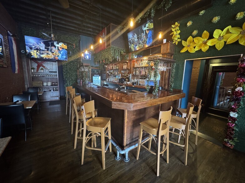 More Photos Of 4112 Pennsylvania Ave, Kansas City Storefront For Sale