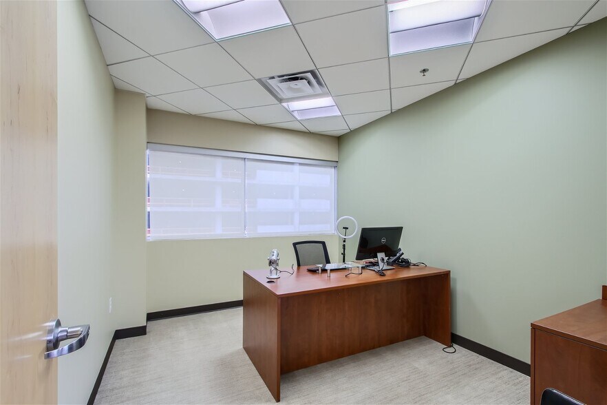 More Photos Of 1800 Glenarm Pl, Denver Office For Sale