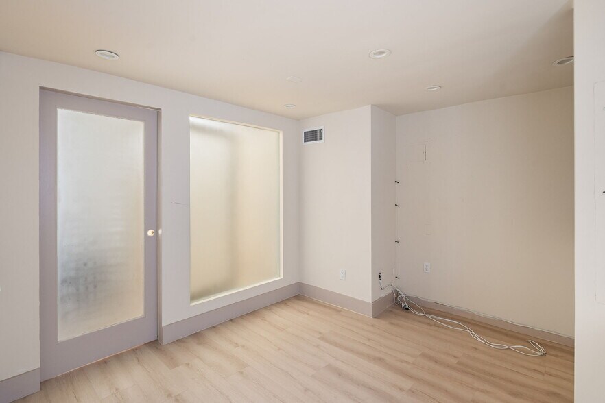 More Photos Of 9435-9439 Santa Monica Blvd, Beverly Hills Storefront Retail Office For Lease