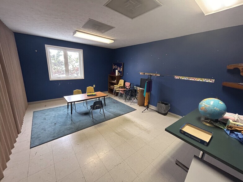More Photos Of 6081 Ross Rd, Fairfield Specialty For Sale